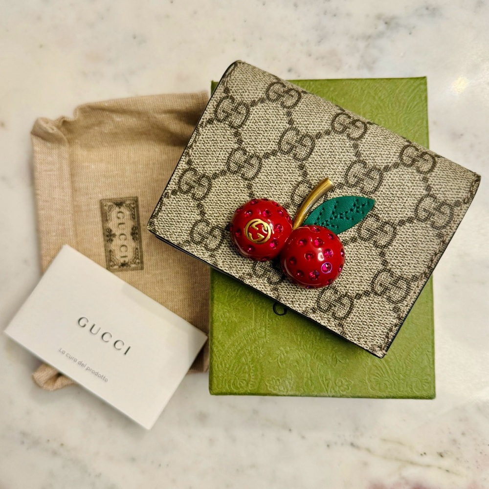 Authentic Gucci GG Supreme & Interlocking G Logo Bifold Cherry Wallet